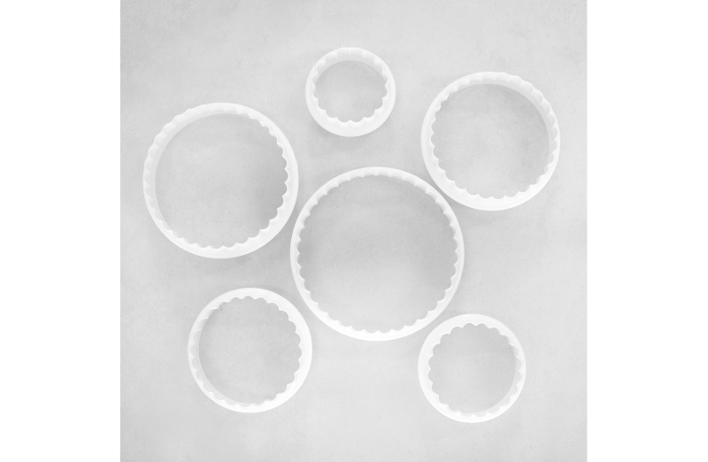 Loyal Double Sided Round Cutter Set - Plain / Scalloped Edge - Image 2