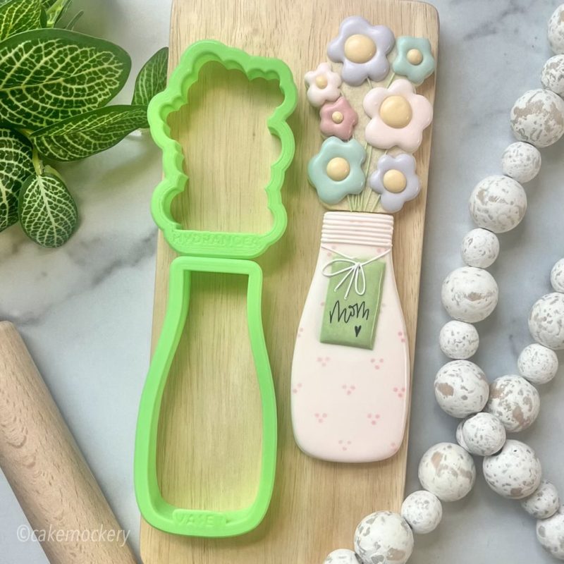 Bouquet Vase 1 Standard Cookie Cutter Set of 2 by Kaleidacuts