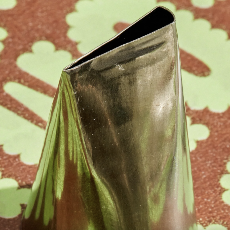 125 Medium Petal Piping Tip