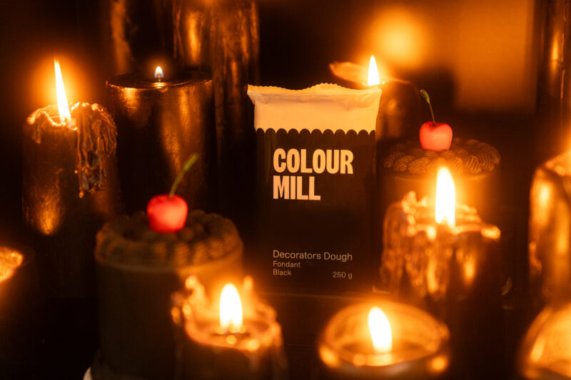 Colour Mill Decorator's Dough Fondant - 250g Black - Image 3