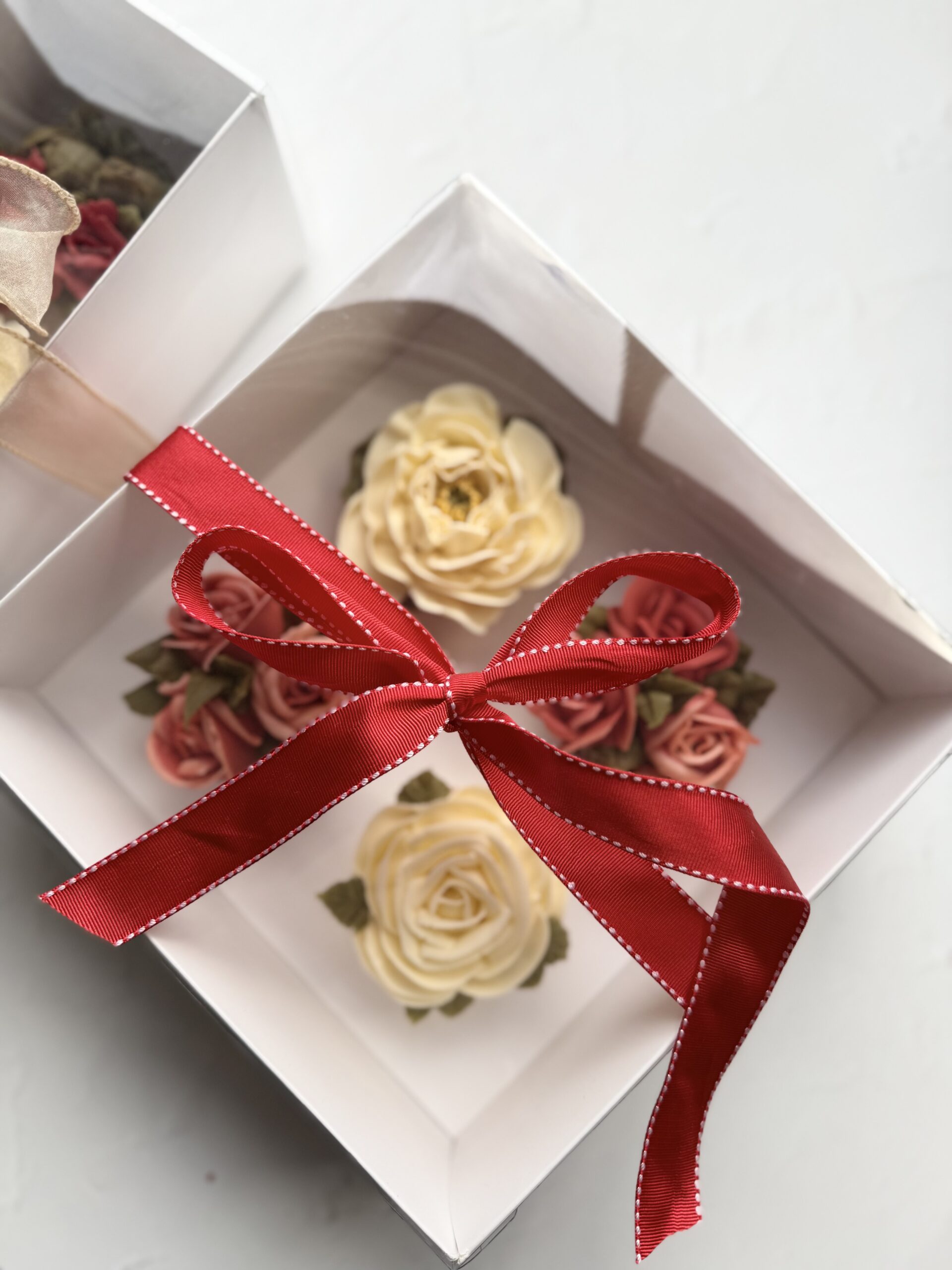 4-hole Cupcake Box - Image 3