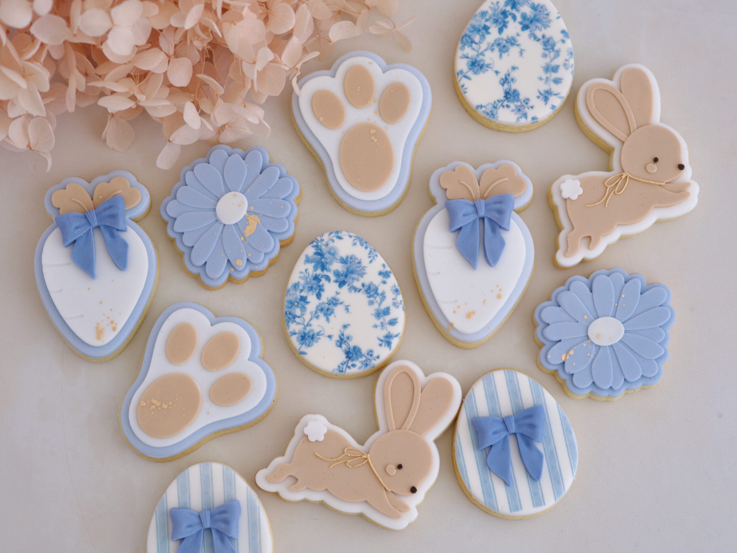 Toile and Bows Beginner Mini Fondant Cookie Decorating Class